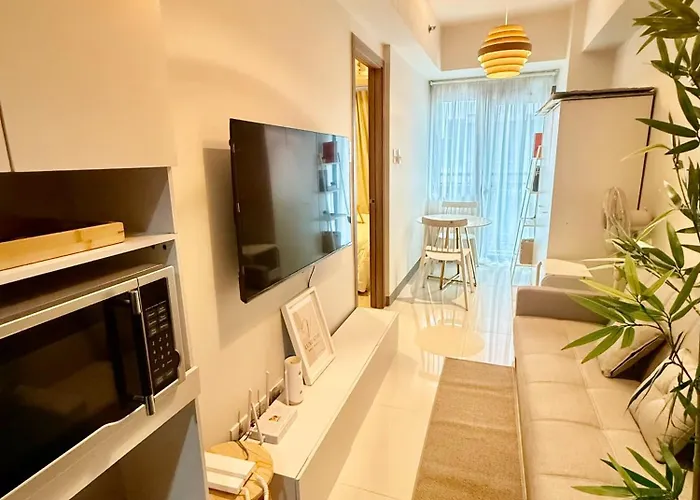 1 Bedroom Near Mall Of